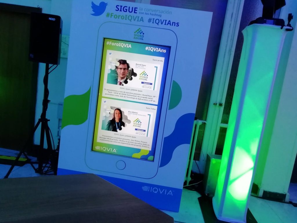 Social Media Wall for an event by Tweet Binder